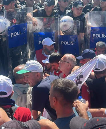 Ankara’ya Yürümek İsteyen Termik Santral İşçilerine Polis Müdahalesi, Gözaltılar Var