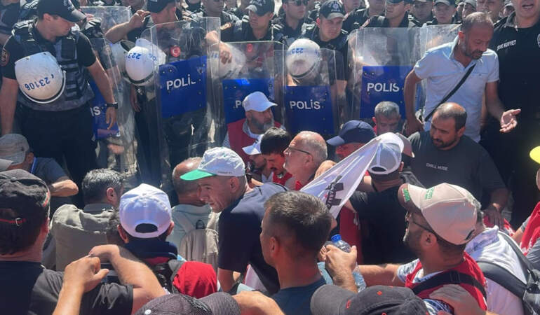 Ankara’ya Yürümek İsteyen Termik Santral İşçilerine Polis Müdahalesi, Gözaltılar Var