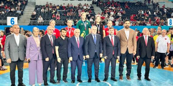 Minikler Güreş Şampiyonası Devam Ediyor