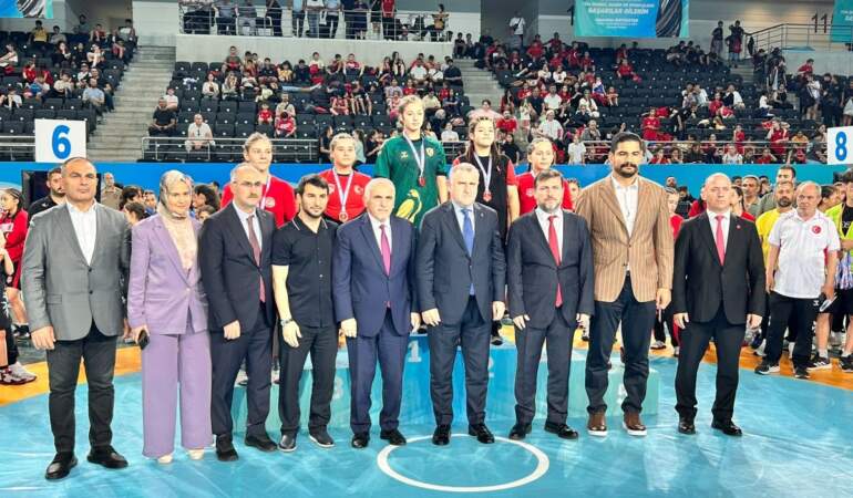 Minikler Güreş Şampiyonası Devam Ediyor