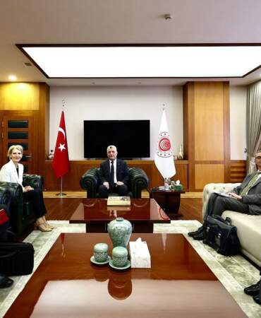Bakan Bolat, Birleşik Krallık Büyükelçisi Morris’i kabul etti
