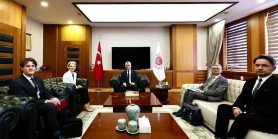 Bakan Bolat, Birleşik Krallık Büyükelçisi Morris’i kabul etti