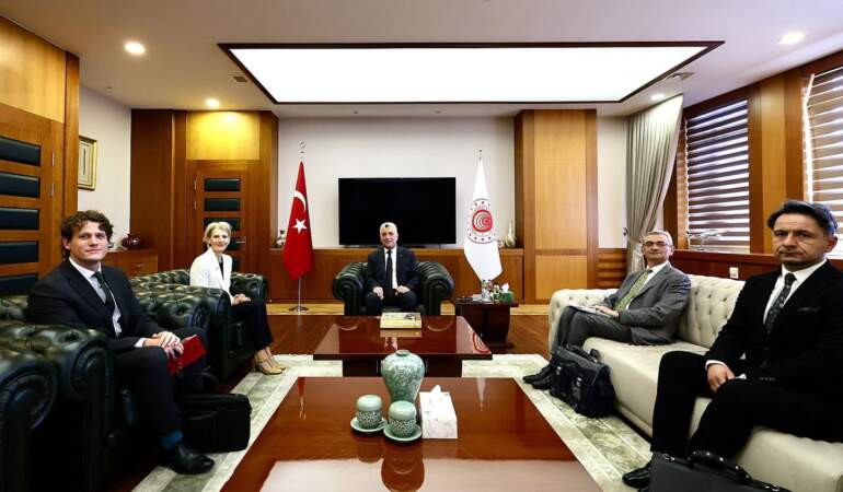 Bakan Bolat, Birleşik Krallık Büyükelçisi Morris’i kabul etti