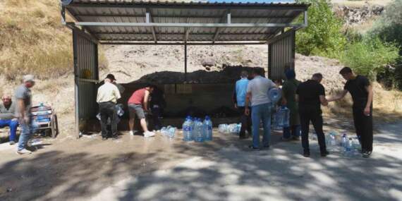 Başkentte 3 gün susuz kaldılar, çeşmelere akın ettiler
