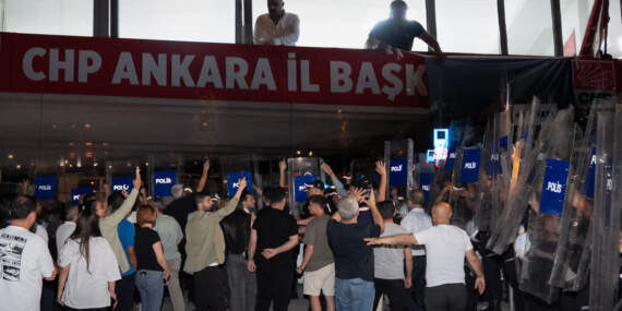 Başkentte CHP’liler Karşı Karşıya Geldi: Atama Kararı İl Binasını Karıştırdı