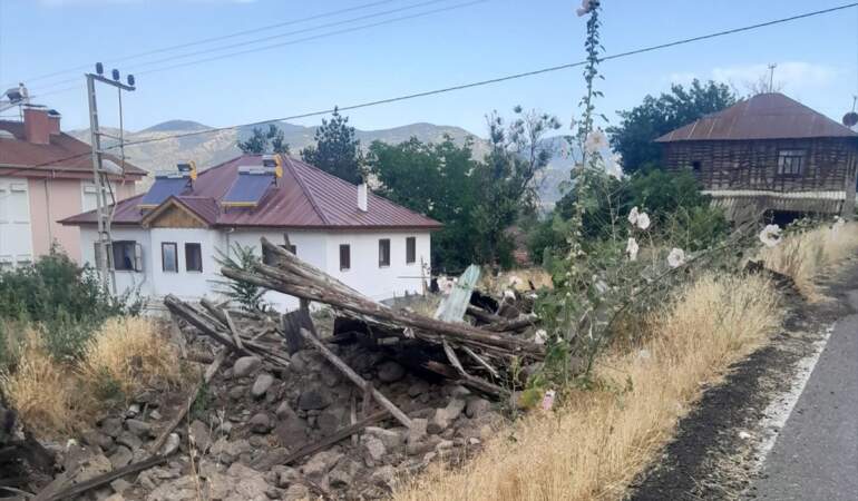 Beypazarı’nda Metruk Evler Yıkılıyor