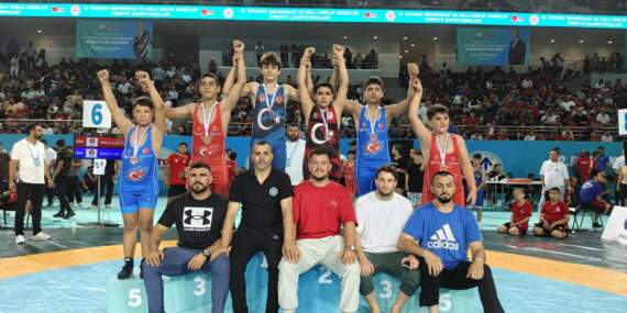 Bursa Büyükşehir Belediyesporlu güreşçiler, Ankara’dan 14 madalya ile döndü