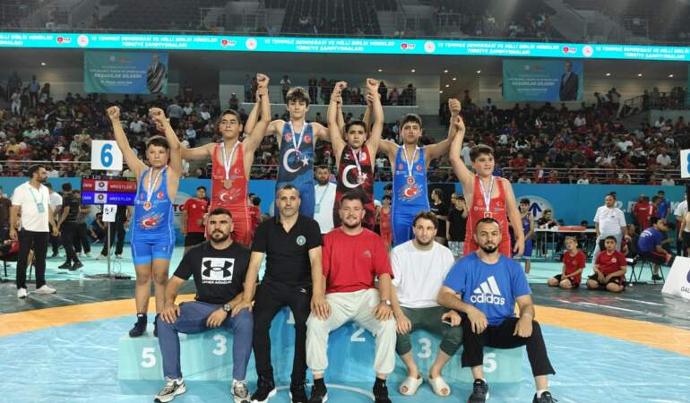 Bursa Büyükşehir Belediyesporlu güreşçiler, Ankara’dan 14 madalya ile döndü