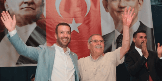 Ceyhan’da CHP’den Toplu İstifa: Belediye Başkanı Dahil Çok Sayıda Kişi YENİ Parti’ye Katıldı