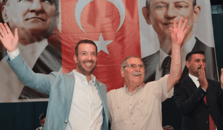 Ceyhan’da CHP’den Toplu İstifa: Belediye Başkanı Dahil Çok Sayıda Kişi YENİ Parti’ye Katıldı
