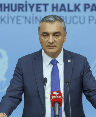 CHP’de MYK Sonrası Önemli Mesajlar: 4 İl Örgütü Feshedildi, Özel Cephesine ‘Koltukçu’ Çıkışı