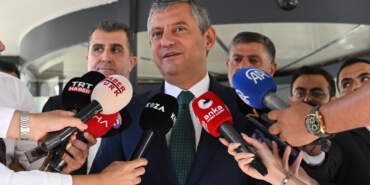 CHP’de Özgür Özel ve Ekibinin Yapacağı Kritik Toplantı Yarına Ertelendi: Milletvekili İstifaları Başladı