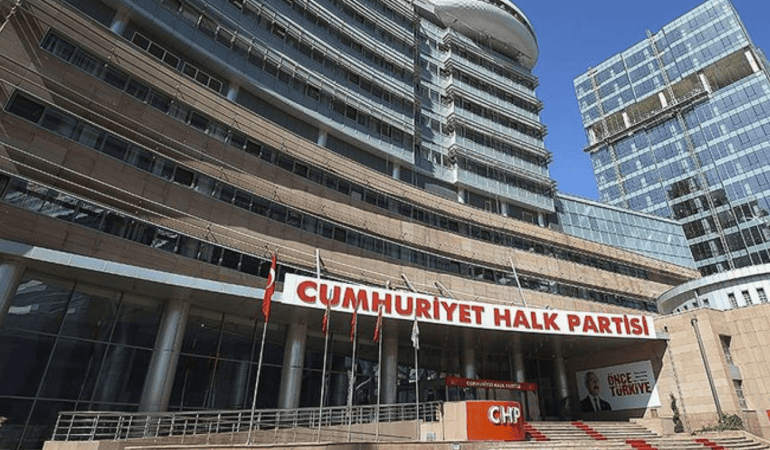 CHP’de YENİ Parti Atağı! İstanbul’da 33, Ankara’da 12 İlçe Başkanı Görevden Alındı