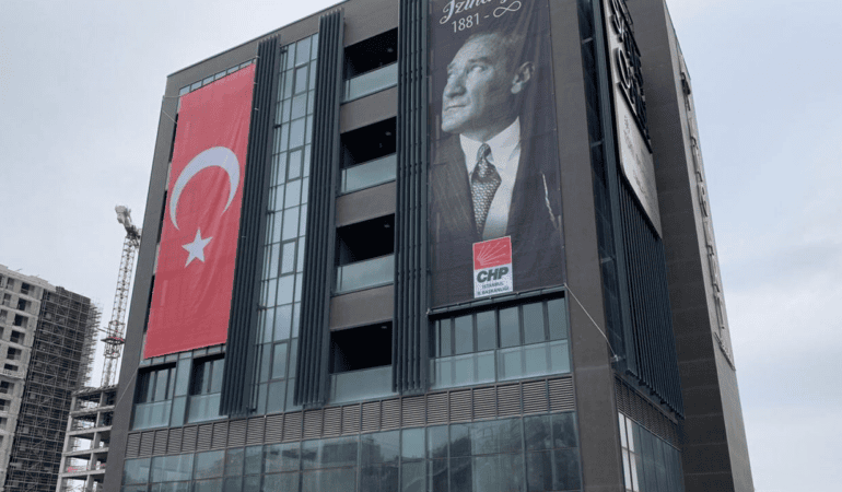 CHP’de Yeni Parti Depremi: İstanbul’da 7 İlçe Başkanı Görevden Alındı