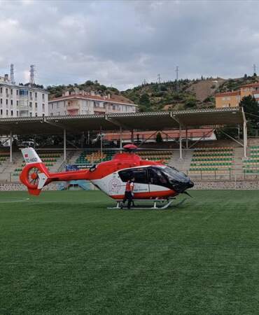 Çocuk Parmağa Kapı Sıkıştı, Helikopterle Sevk Edildi