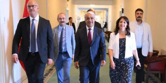 DEM Parti İmralı Heyeti Duyurdu: Öcalan’la Görüşme Gerçekleşti, Yeni Çağrı Geldi