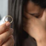 Dikkat, Boşanma Sebebi Sayıldı! Eşine Sürekli Bu Cümleyi Kuranlar Tazminat Ödeyecek