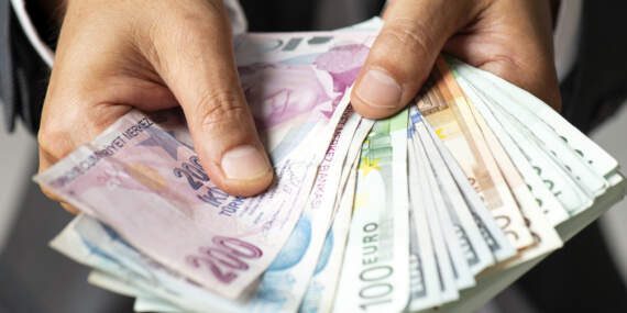 Dolar ve Euro Kaç Lira Oldu? İşte Serbest Piyasada İlk Rakamlar