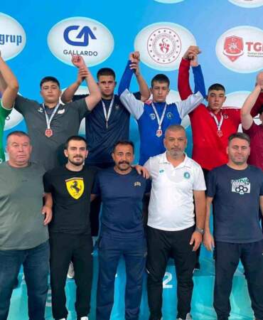 Düzce Sporcuları Güreş Şampiyonası’nda Başarı Elde Etti