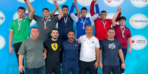 Düzce Sporcuları Güreş Şampiyonası’nda Başarı Elde Etti