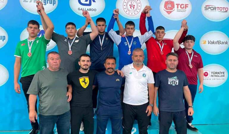 Düzce Sporcuları Güreş Şampiyonası’nda Başarı Elde Etti
