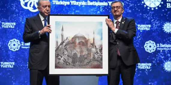 İletişim Başkanı Duran’dan Cumhurbaşkanı Erdoğan’a Ayasofya Hediyesi