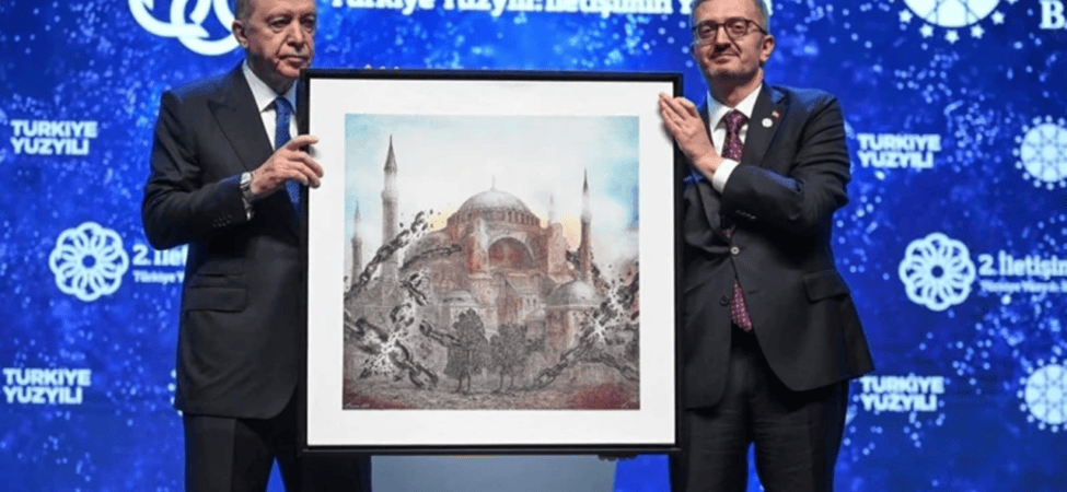 İletişim Başkanı Duran’dan Cumhurbaşkanı Erdoğan’a Ayasofya Hediyesi