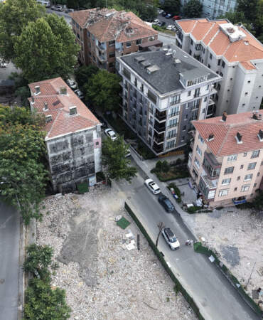 İstanbul’da Depreme Karşı Yüzyılın Dönüşümü: 300 Metrelik Sokakta 13 Bina Aynı Anda Yıkılıyor