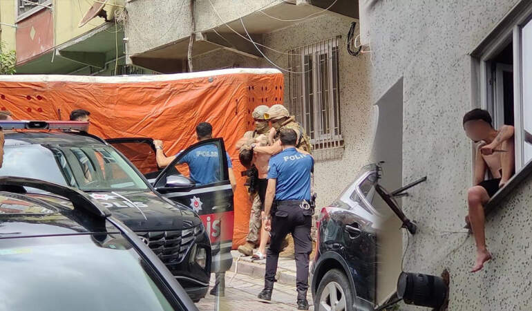 İstanbul’da Rehine Kabusu: Ailesini Bıçakla Esir Aldı! Özel Harekat Ekipleri Kurtardı