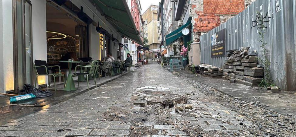 İstanbul’da Sağanak Vurdu: Üsküdar’ın Ünlü Gastronomi Sokağı Göle Döndü