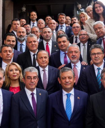 İşte YENİ Parti’nin A Takımı: Özgür Özel’in Kurmay Kadrosunda Kimler Var? Grup Başkanvekilleri, PM ve YDK Tam Liste