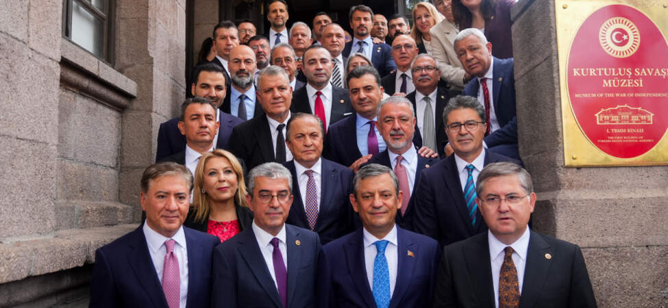 İşte YENİ Parti’nin A Takımı: Özgür Özel’in Kurmay Kadrosunda Kimler Var? Grup Başkanvekilleri, PM ve YDK Tam Liste
