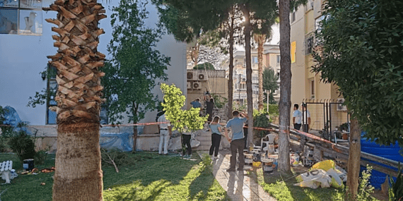 İzmir’de Korku Dolu Anlar: 7’nci Kattaki İskele Düştü, 3 Kardeş İşçi Yaralandı