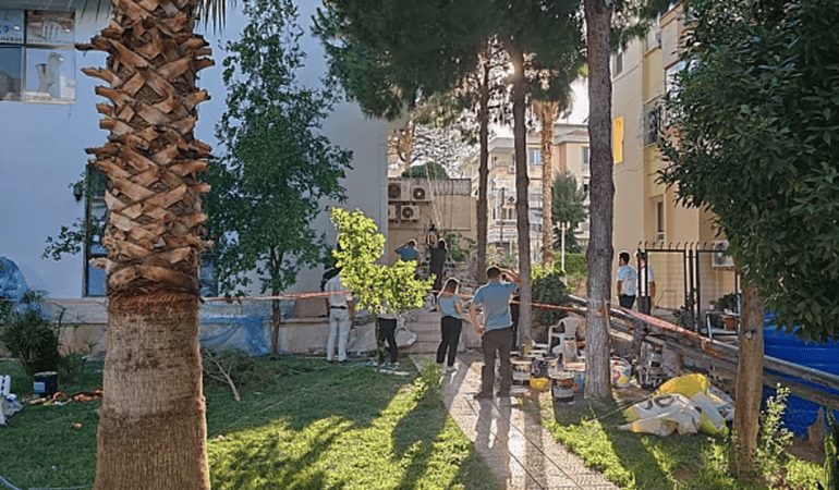 İzmir’de Korku Dolu Anlar: 7’nci Kattaki İskele Düştü, 3 Kardeş İşçi Yaralandı