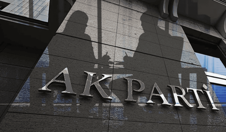 Kulislerde ‘Transfer’ Hareketliliği: AK Parti’ye Katılacağı İddia Edilen Vekil Telefonlarını Kapattı