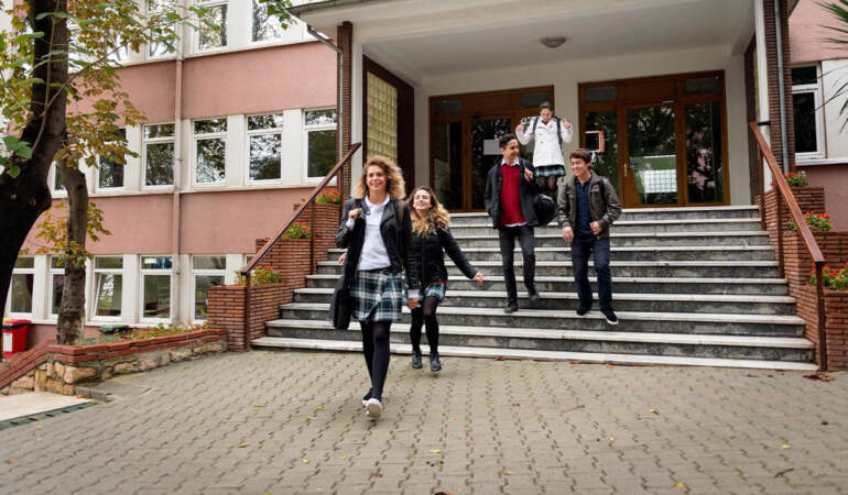 LGS Tercihleri İçin Geri Sayım Başladı: İşte İstanbul, Ankara ve İzmir’in En İyi Liseleri