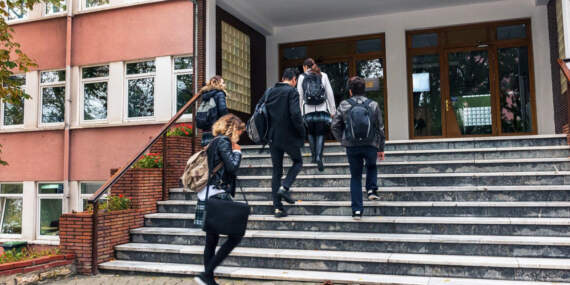 MEB Yönetmeliği Baştan Aşağı Değişti: Velilere Randevu Şartı, Öğrencilere Yeni Kurallar