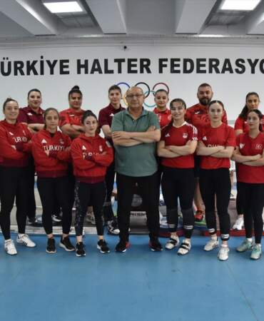 Milli Kadın Halter Takımı, Hazırlıklarını Sürdürüyor