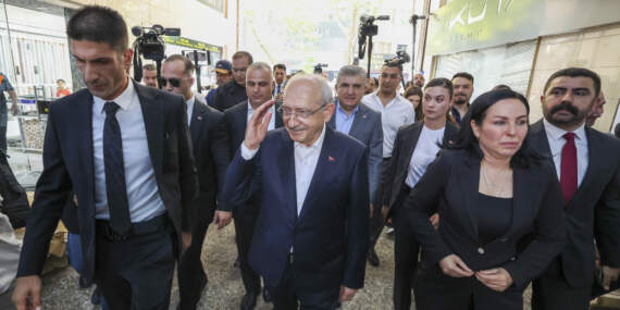 Özel ve 90 Vekilin İstifası Sonrası CHP’de Hareketli Saatler: Kılıçdaroğlu MYK’sını Olağanüstü Topladı