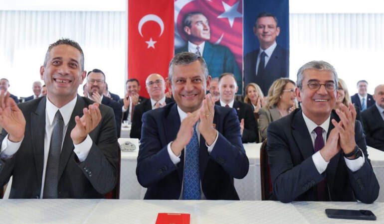 Özgür Özel Kurmaylarını Seçti: YENİ Parti’de ‘Şaibesiz’ ve Daraltılmış MYK