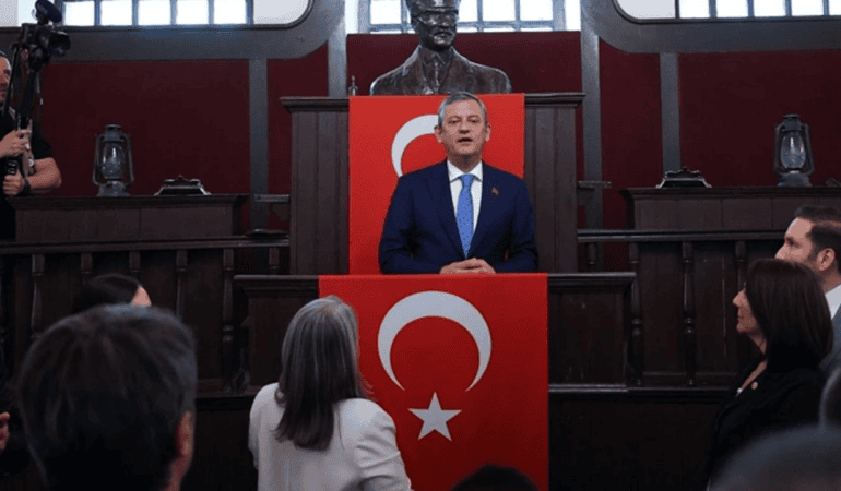 Özgür Özel’den Flaş Açıklama: ‘Yarın Anıtkabir’deyiz, Salı Günü Tüm İşlemler Bitecek’