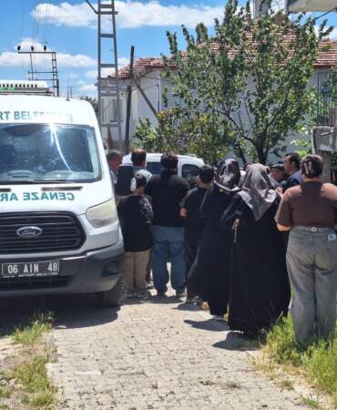 Piknikte tartıştığı eşini bıçaklayarak öldürdü