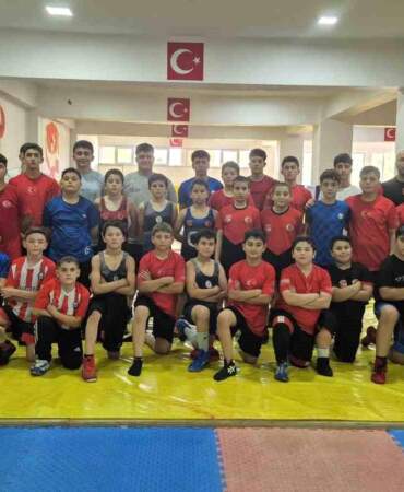 Sivas Demirspor, 30 Sporcu ile Türkiye Güreş Şampiyonası’na Katılıyor