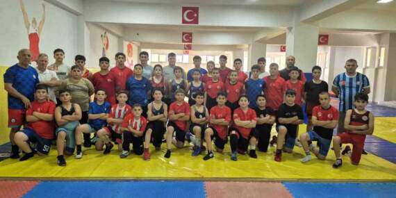 Sivas Demirspor, 30 Sporcu ile Türkiye Güreş Şampiyonası’na Katılıyor