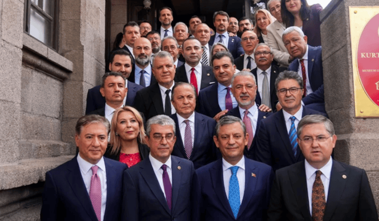 Kulisler Bu İddiayla Çalkalanıyor: YENİ Parti’den 10 Vekil İstifa Edebilir