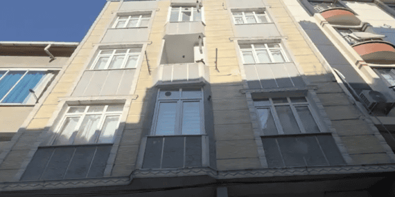 Sultangazi’de Çökme Alarmı: 3 Katlı Bina Tahliye Edildi