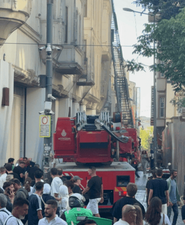 Taksim’de AVM’de Çıkan Yangın Söndürüldü