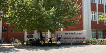 Tıp Fakültesinde Rüşvet Karşılığı Sınav Soruları Sızdırıldı İddiası! Emniyet Soruşturma Başlattı, Sınav İptal Edildi