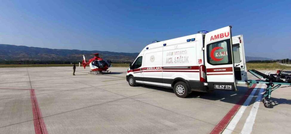 Kaza Geçiren Kız Çocuğu Helikopterle Sevk Edildi