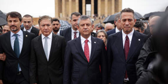 YENİ Parti’de İlk Durak Anıtkabir